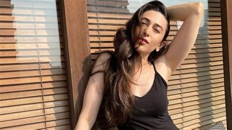 karishma kapoor hot|Karisma Kapoor serves a spicy hot look in sultry black。